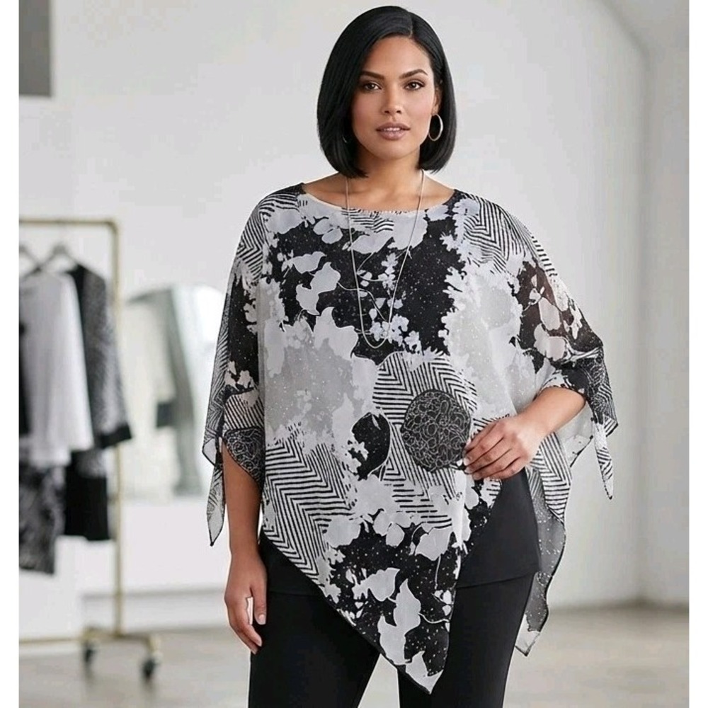 Maggie Barnes Plus Size 4X Black White Floral Poncho Top Asymmetrical Blouse